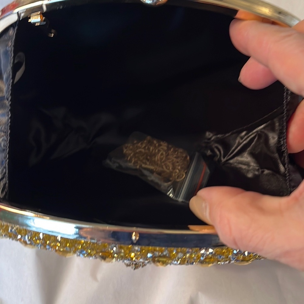 NWT- SUN FLOWER INLAID DIAMOND DINNER PARTY BAGS!!! FIRM PRICE!!! - Picture 4 of 4